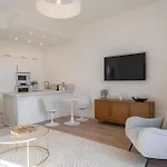 Sublime Fully Renovated One Bedroom With Sea View