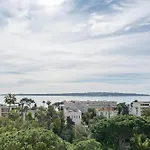 Sublime Fully Renovated One Bedroom With Sea View