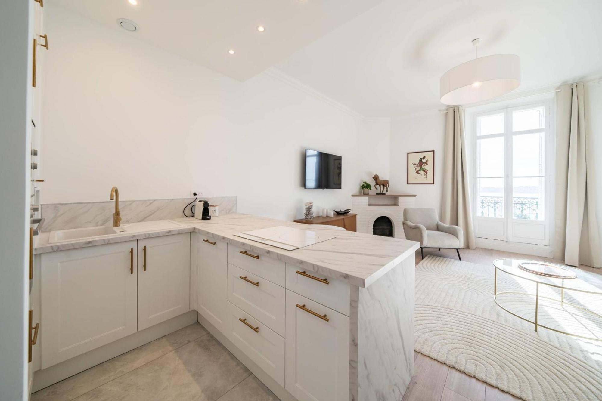 Sublime Fully Renovated One Bedroom With Sea View Cannes