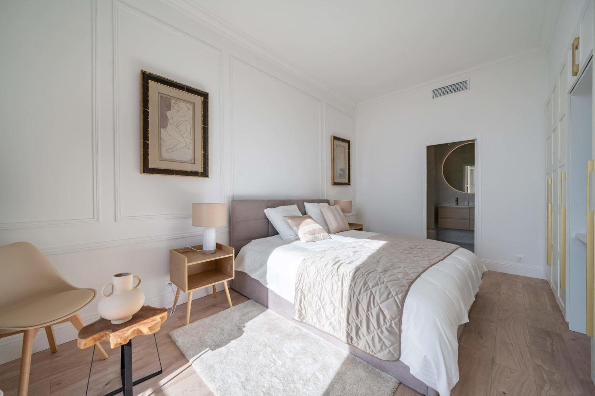 Sublime Fully Renovated One Bedroom With Sea View Appartement *