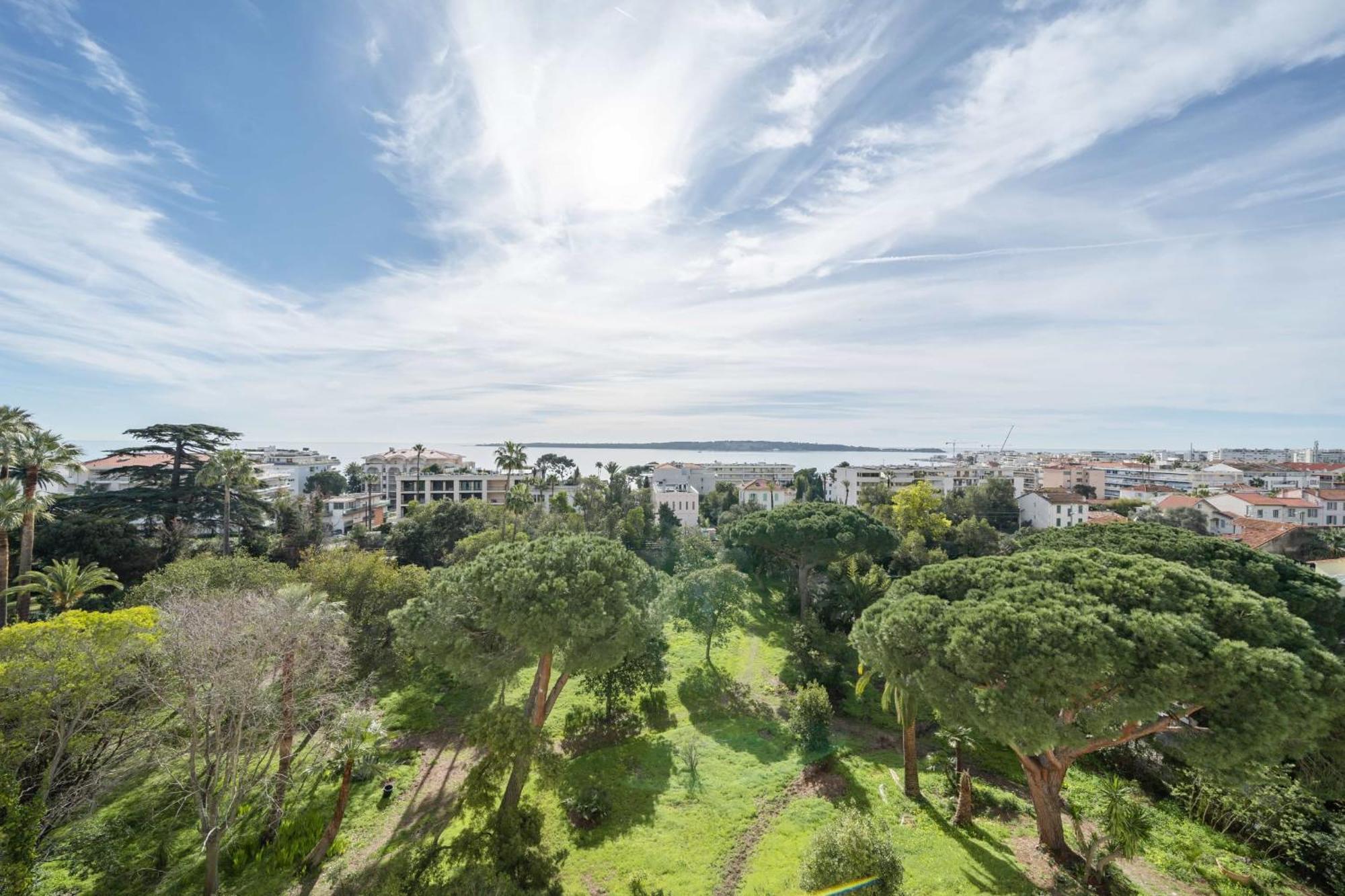 Sublime Fully Renovated One Bedroom With Sea View Appartement