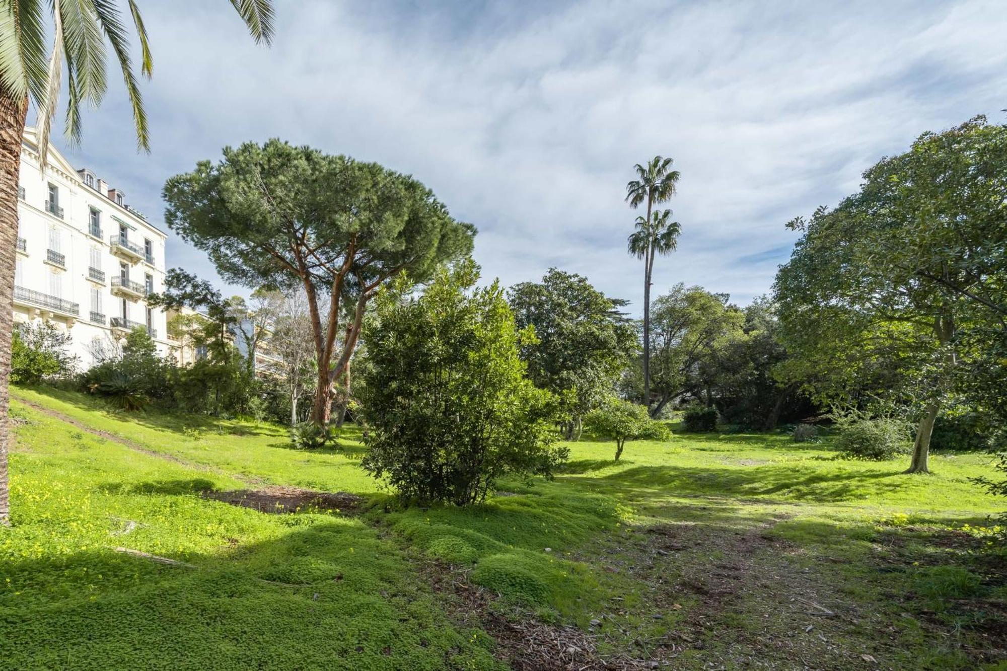 Sublime Fully Renovated One Bedroom With Sea View Cannes